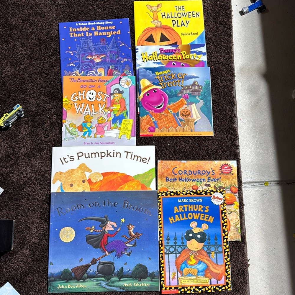 Set of 9 Fall/Halloween Books